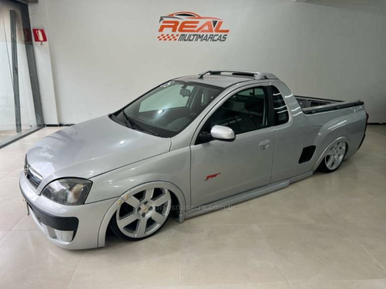 CHEVROLET - MONTANA - 2004/2005 - Prata - R$ 32.900,00
