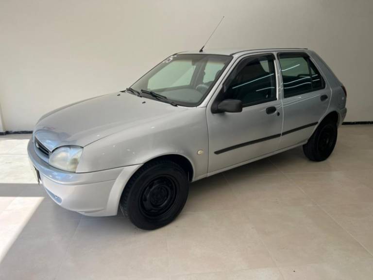 FORD - FIESTA - 2004/2005 - Prata - R$ 12.900,00